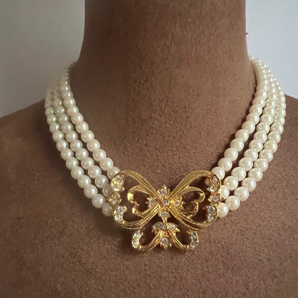 Avon Vintage 3 Strand Faux Pearl Butterfly Rhinestone Choker Necklace 14-17 In